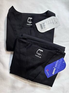 Set of 2 - MOBB Unisex V-Neck Scrub top X606T size L Black